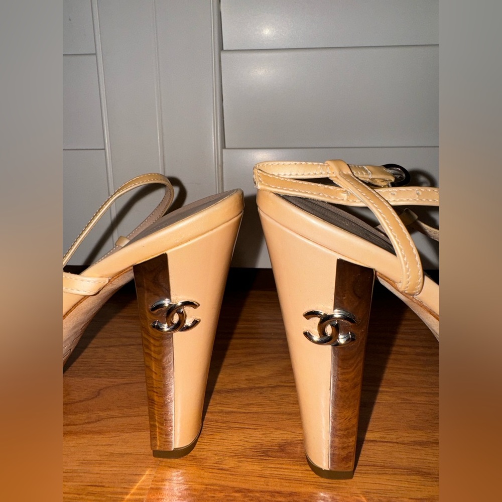 Vintage CHANEL Interlocking CC Logo strappy sandal heels - Picture 3 of 6